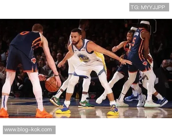 库里状态回暖对决尼克斯连续10场得分24贡献27分7助攻表现出色 库里状态回暖对决尼克斯连续10场得分24贡献27分7助攻表现出色