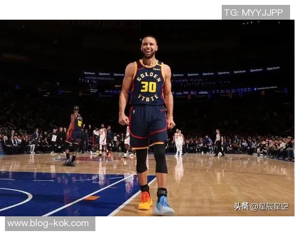 库里状态回暖对决尼克斯连续10场得分24贡献27分7助攻表现出色